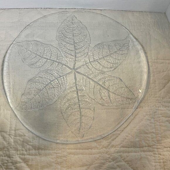 Beautiful Clear Glass Pressed Leaf Design Round Plate 13.5" Decorative Centerpie - Picture 10 of 10